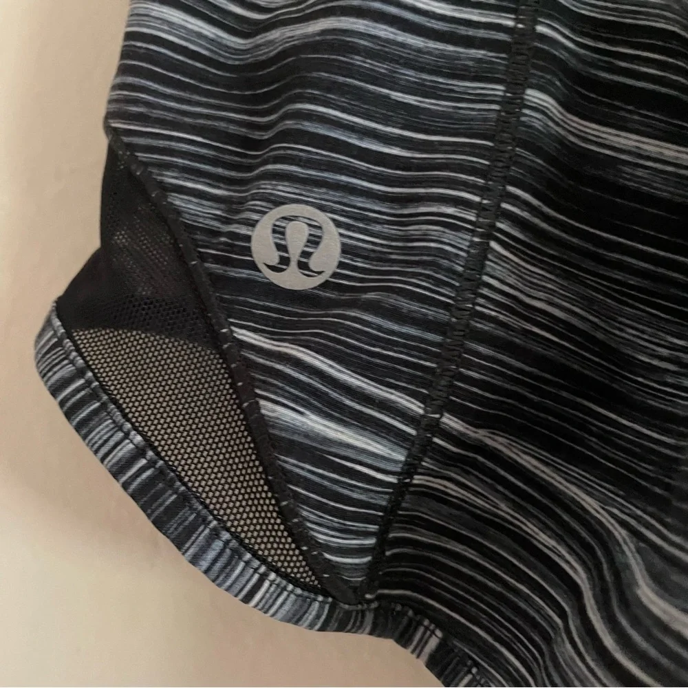 Lululemon hotty hot shorts size 6 Regular
